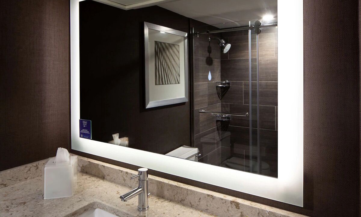 Photo of Bathroom in Carver City - Lincoln Gardens