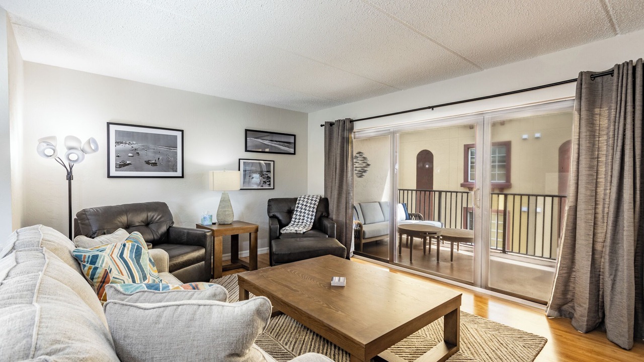 Photo of Livingroom in Winthrop Holding