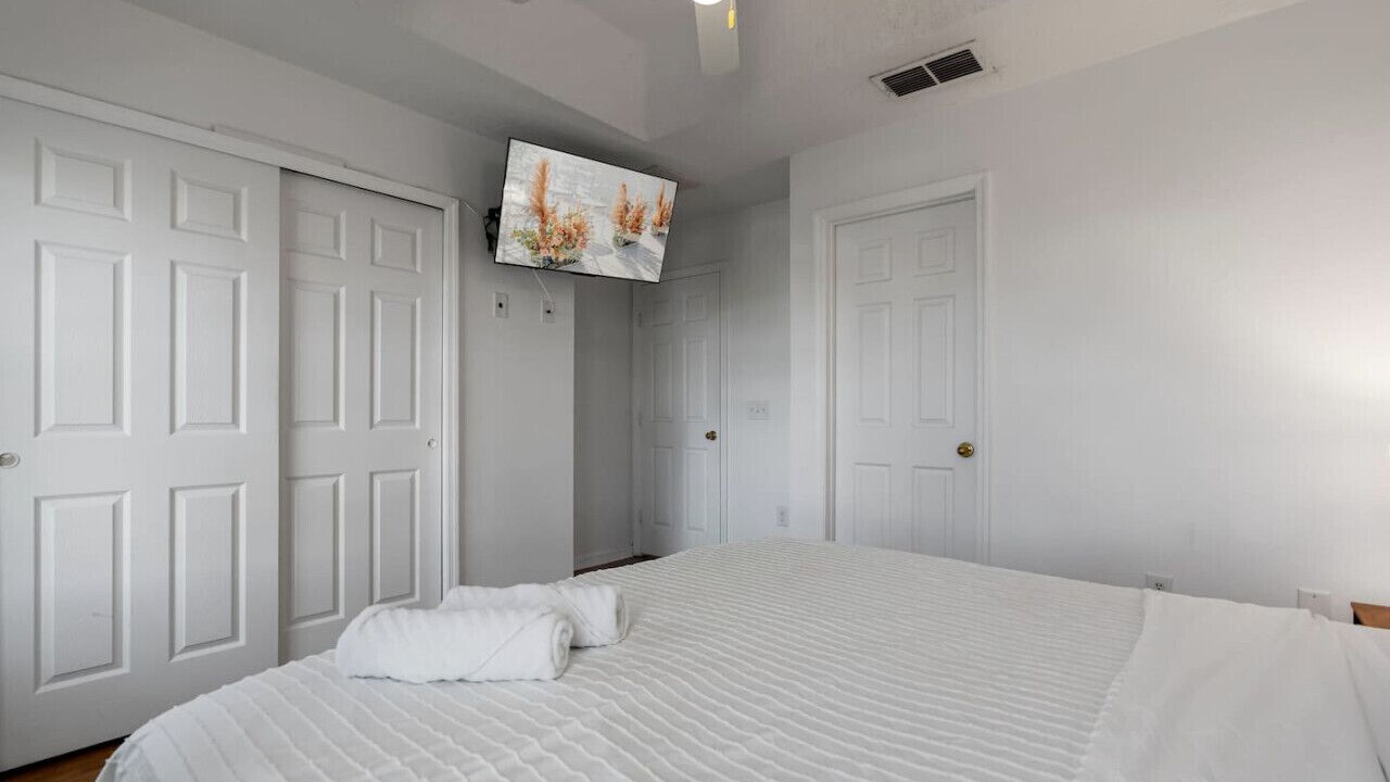 Photo of Bedroom in Crestwynd Bay