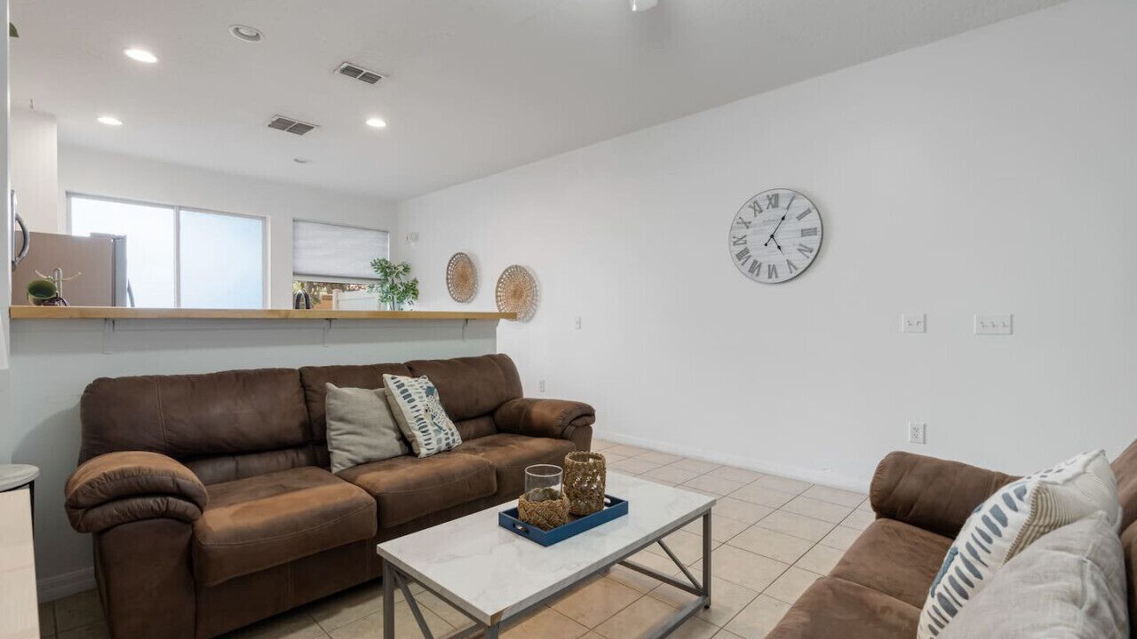 Photo of Livingroom in Crestwynd Bay