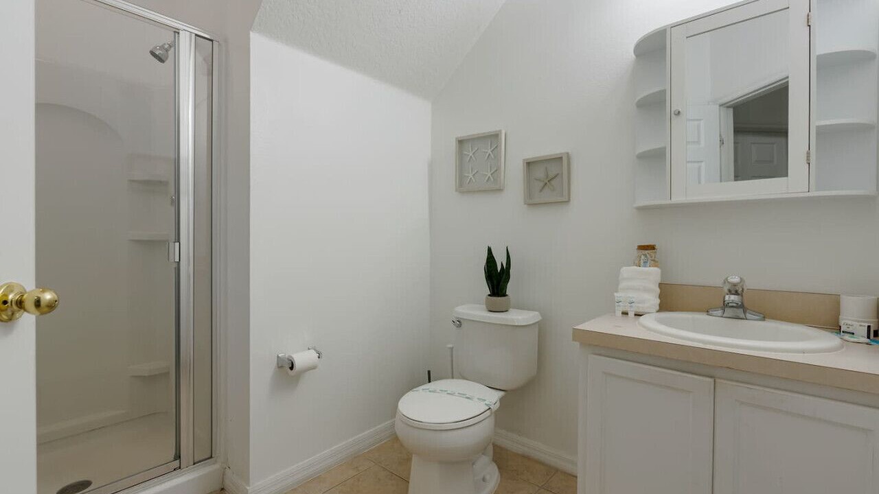 Photo of Bathroom in Crestwynd Bay
