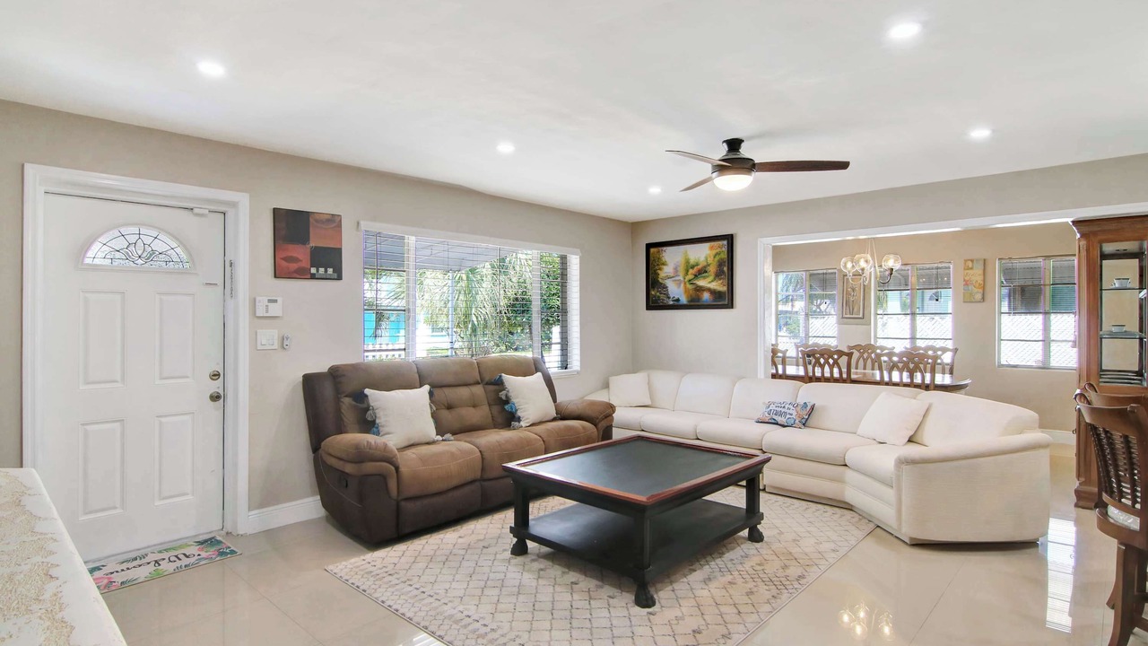 Photo of Bedroom in Riviera Beach