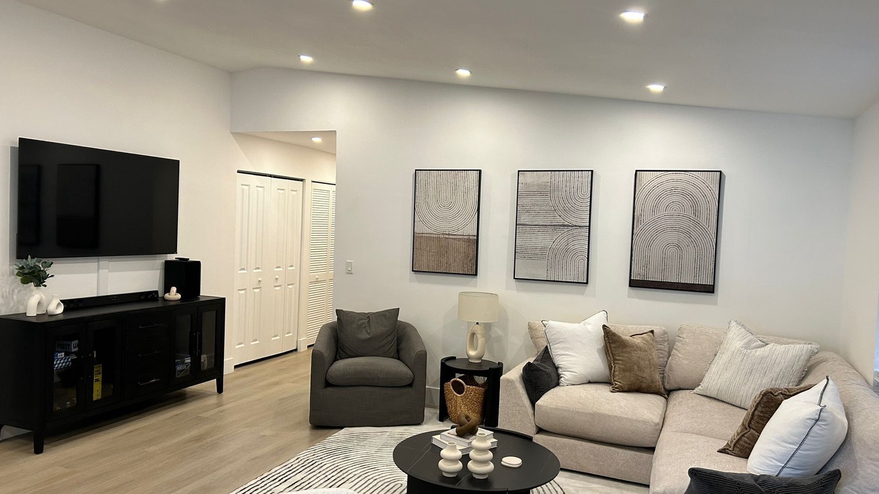 Photo of Livingroom in Lake Ida Shores