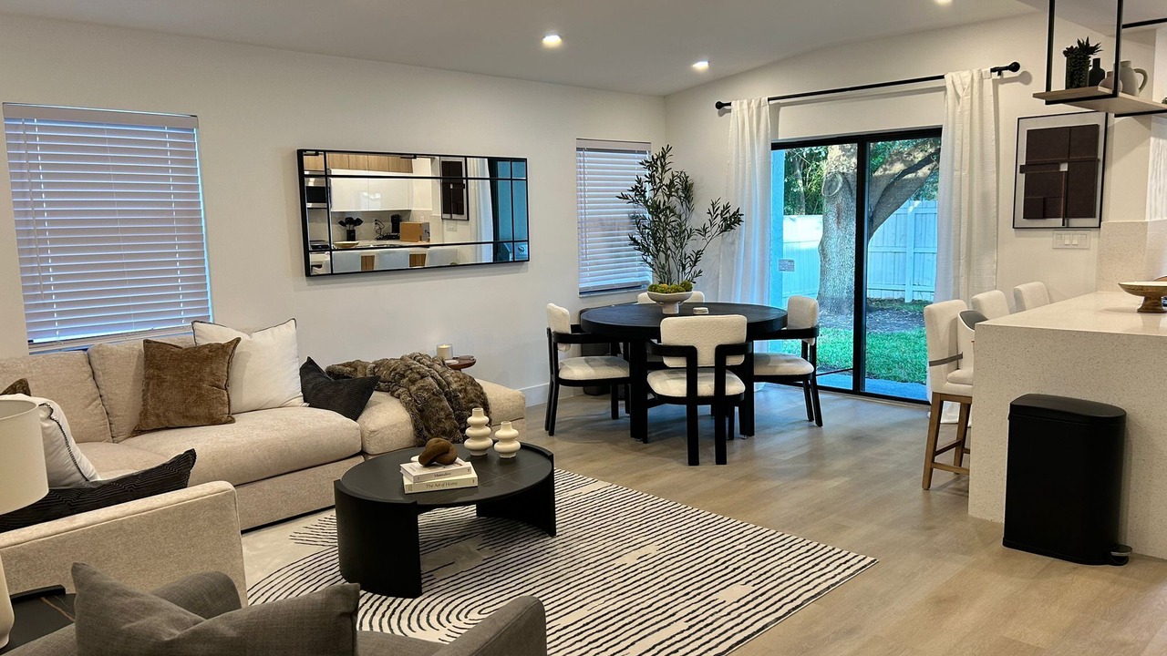 Photo of Livingroom in Lake Ida Shores