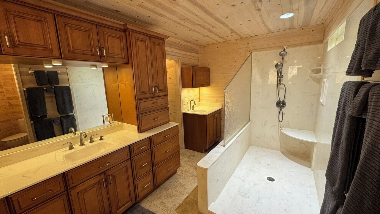 Photo of Bathroom in Hiawassee