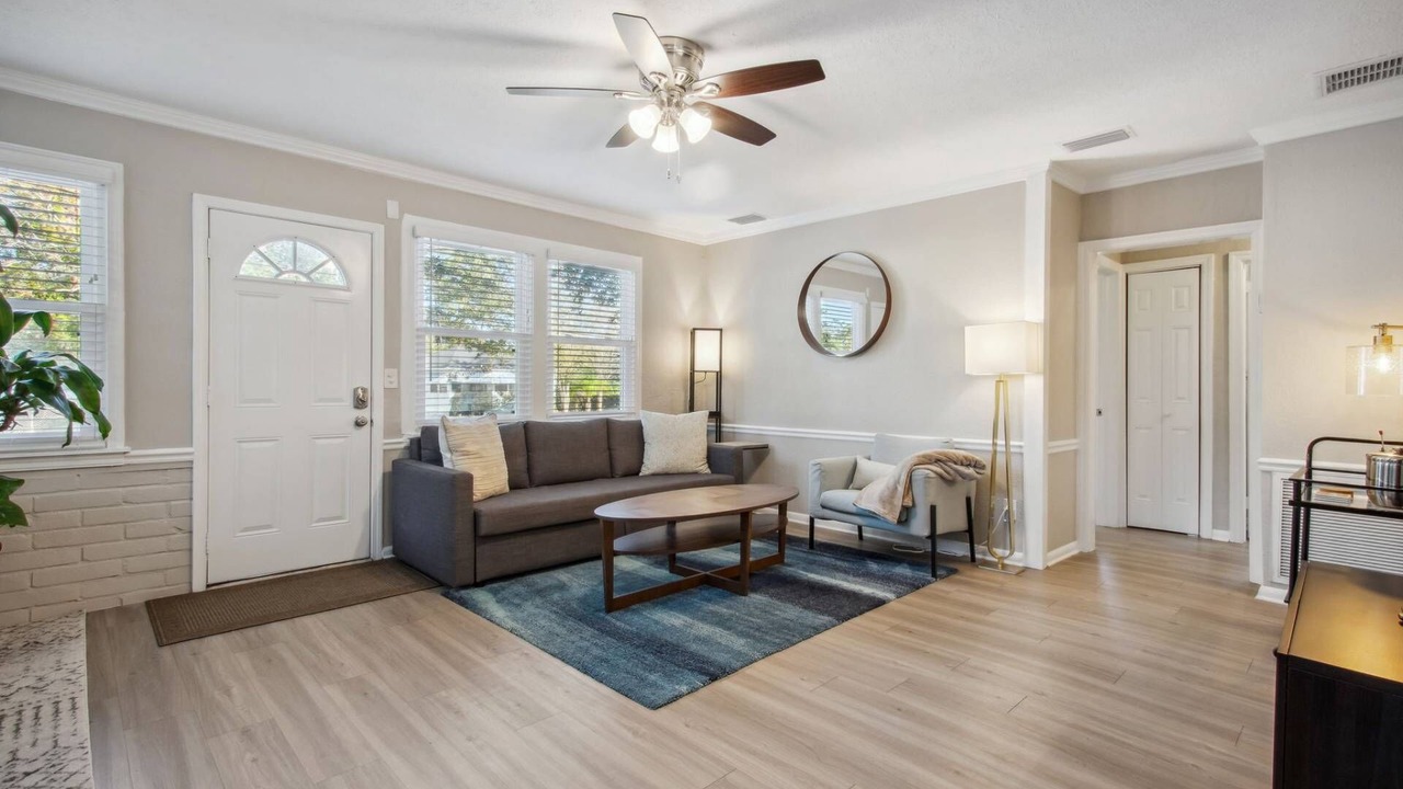 Photo of Livingroom in Murray Hill