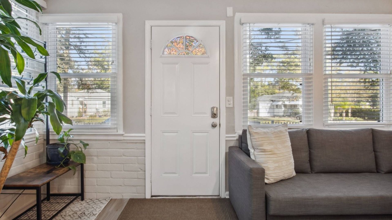 Photo of Livingroom in Murray Hill