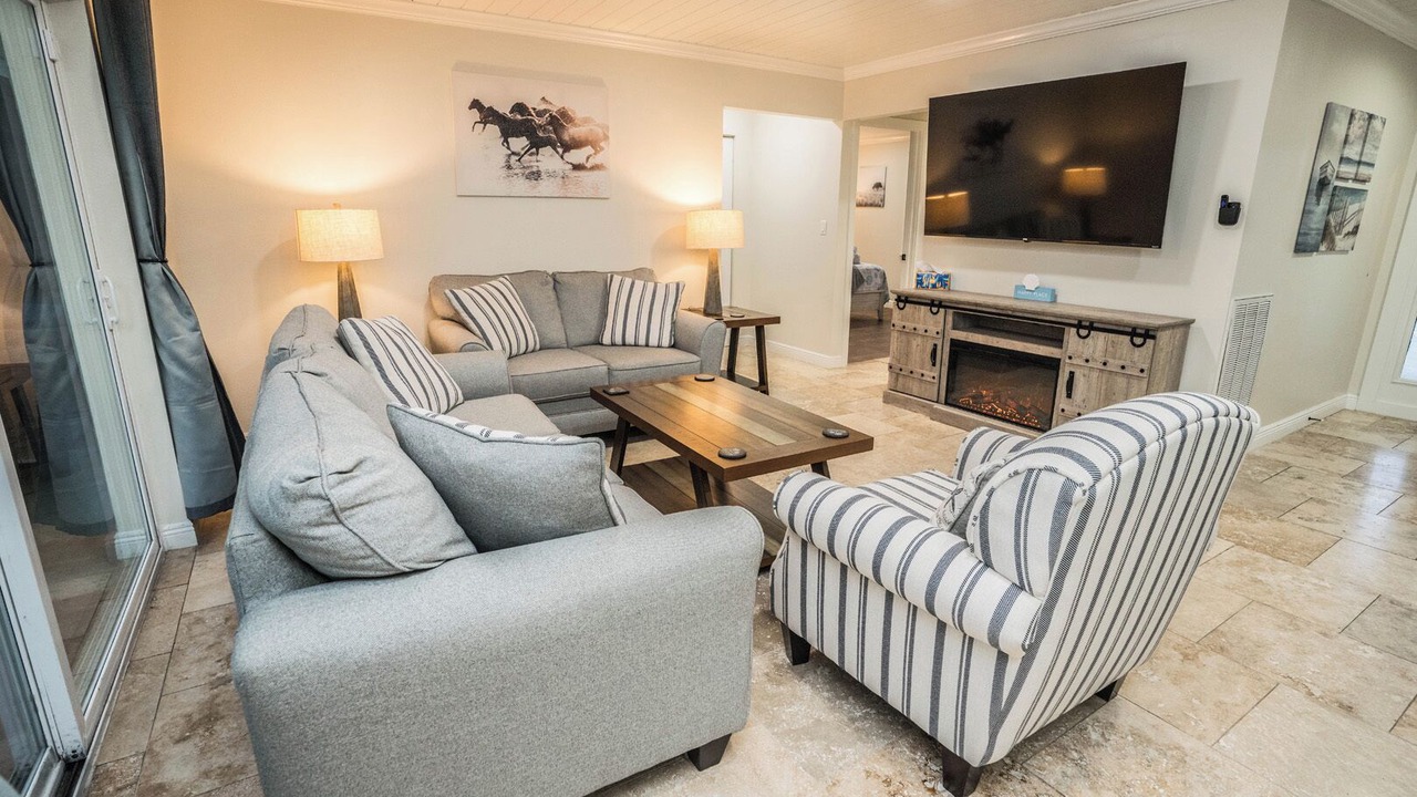 Photo of Livingroom in Apollo Beach