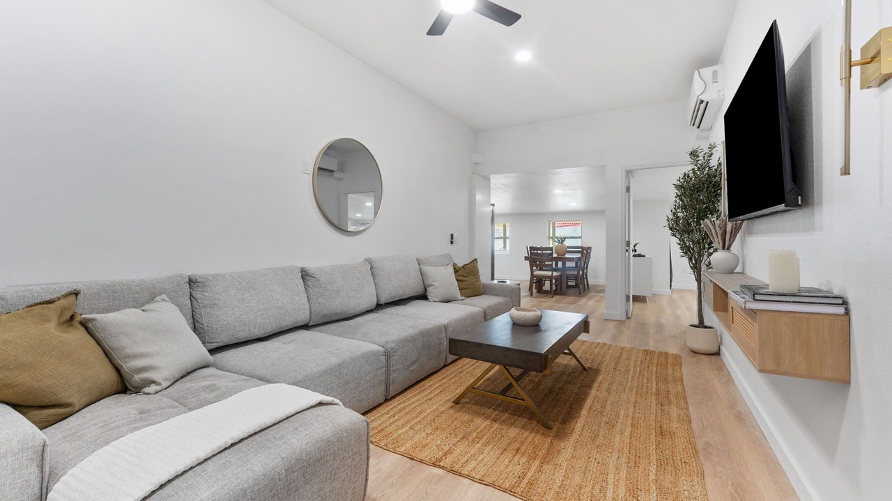 Photo of Livingroom in Egypt Lake-Leto