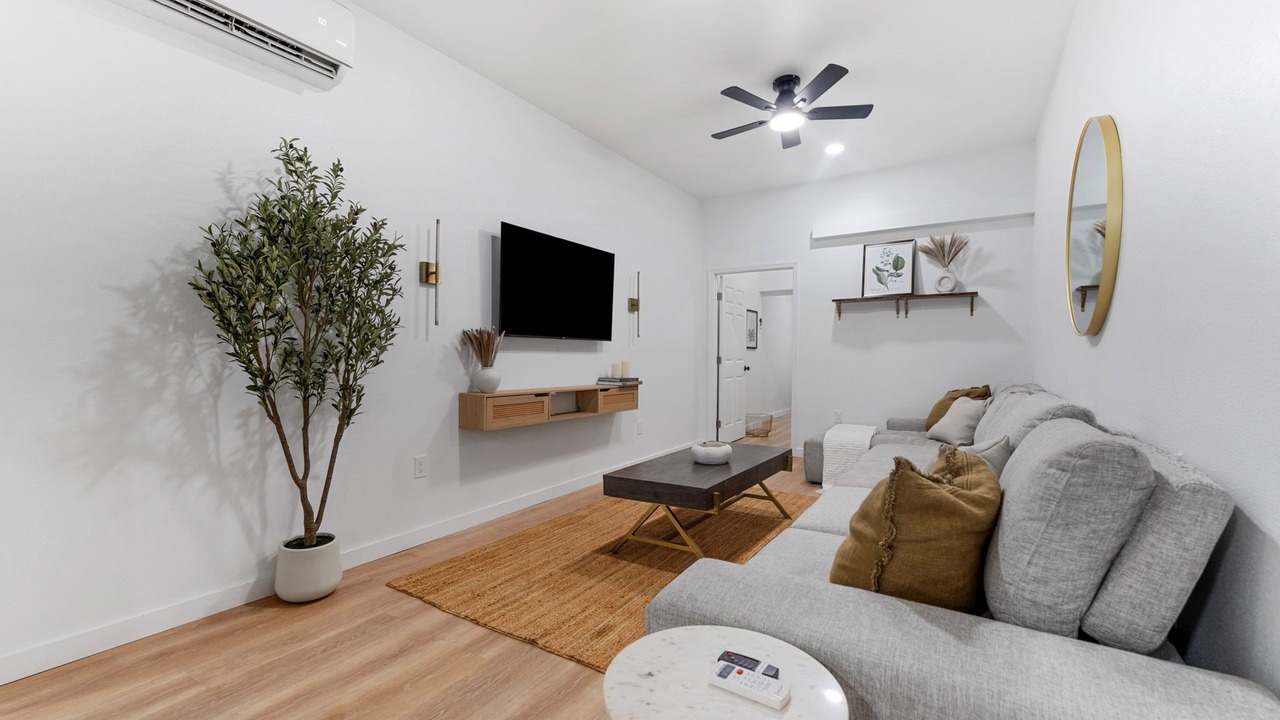 Photo of Livingroom in Egypt Lake-Leto