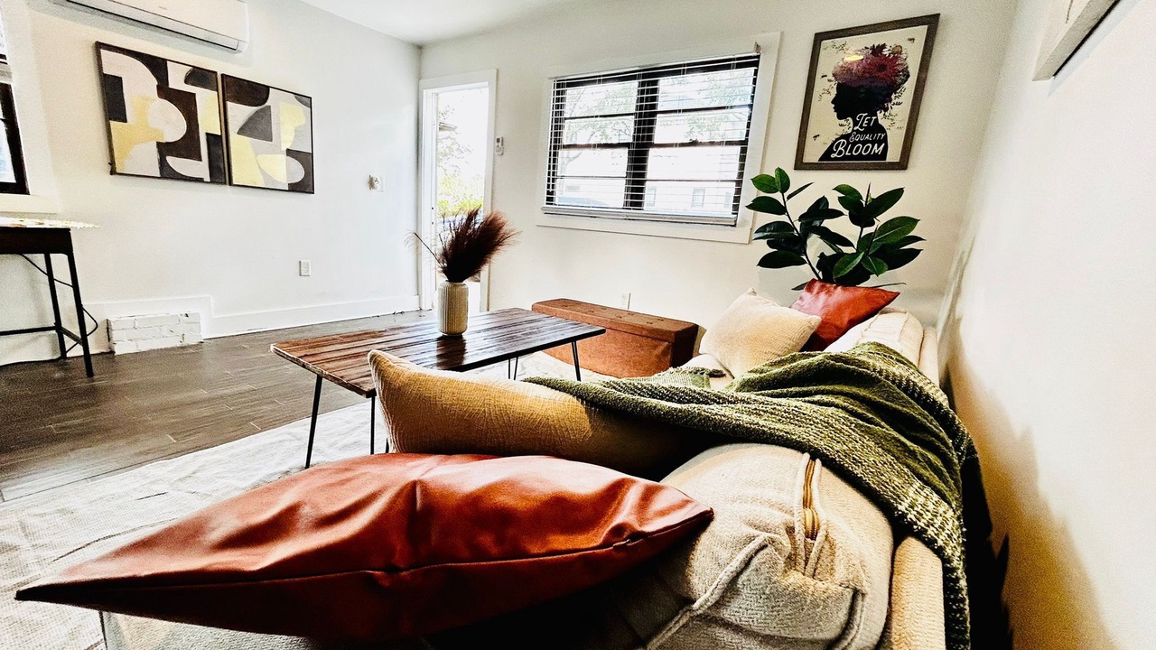 Photo of Livingroom in Jacksonville