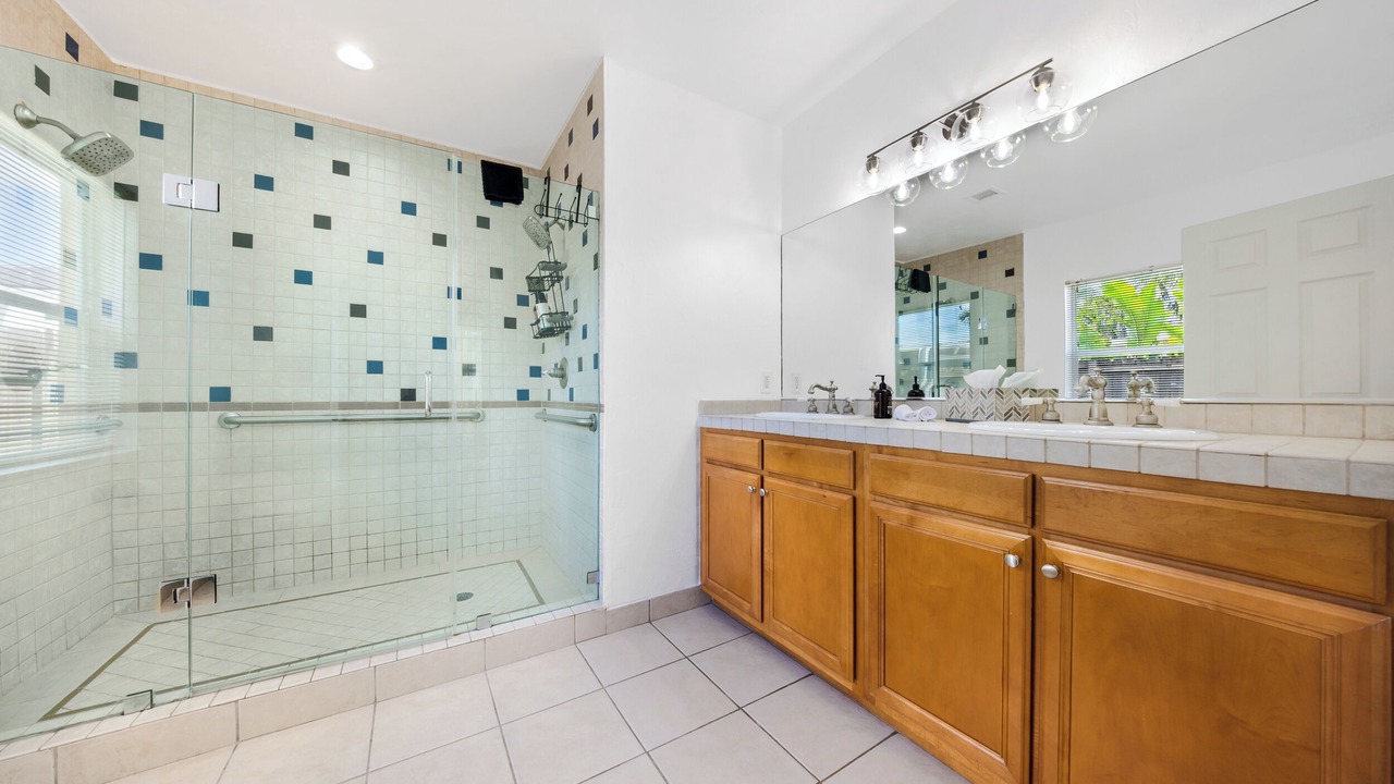 Photo of Bathroom in Poinsettia Heights
