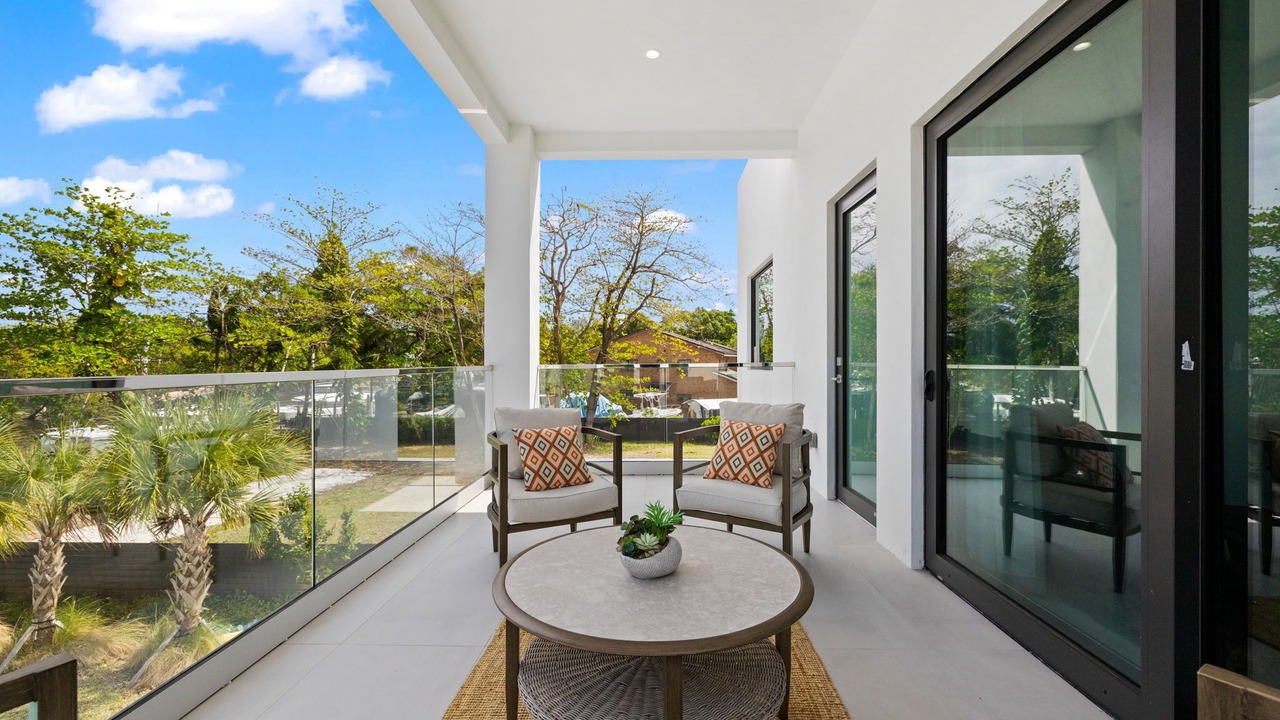 Photo of Patio Balcony in Riverside Park