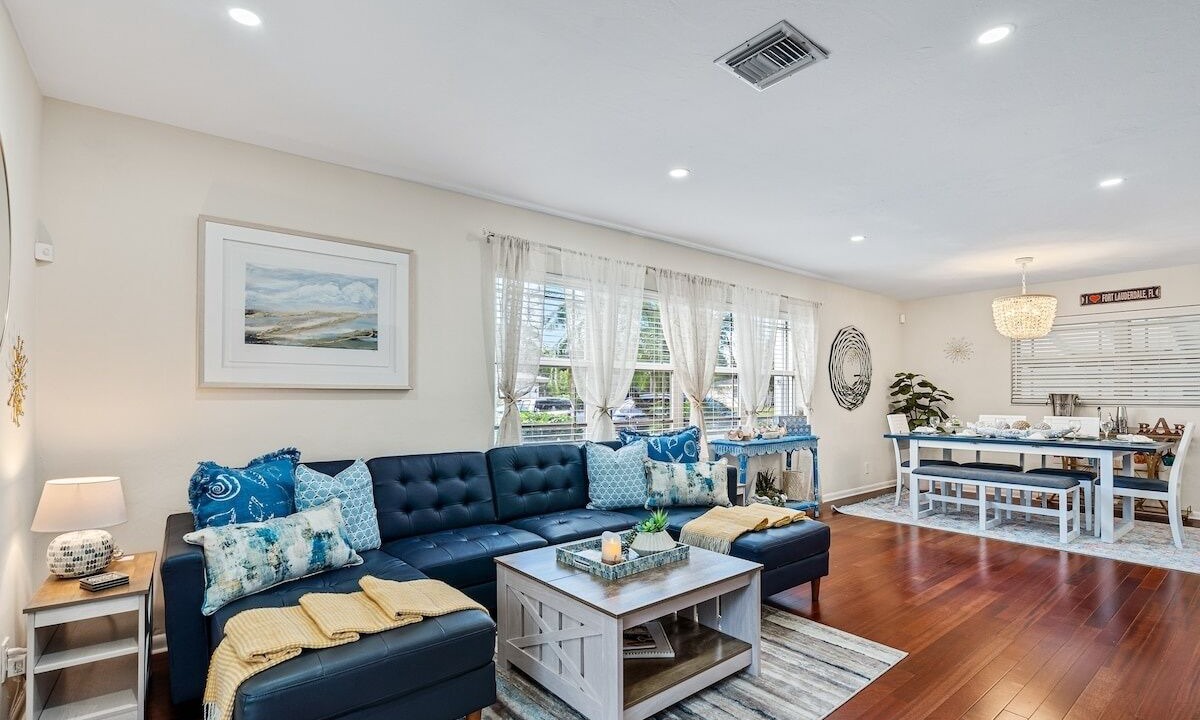 Photo of Livingroom in Imperial Point