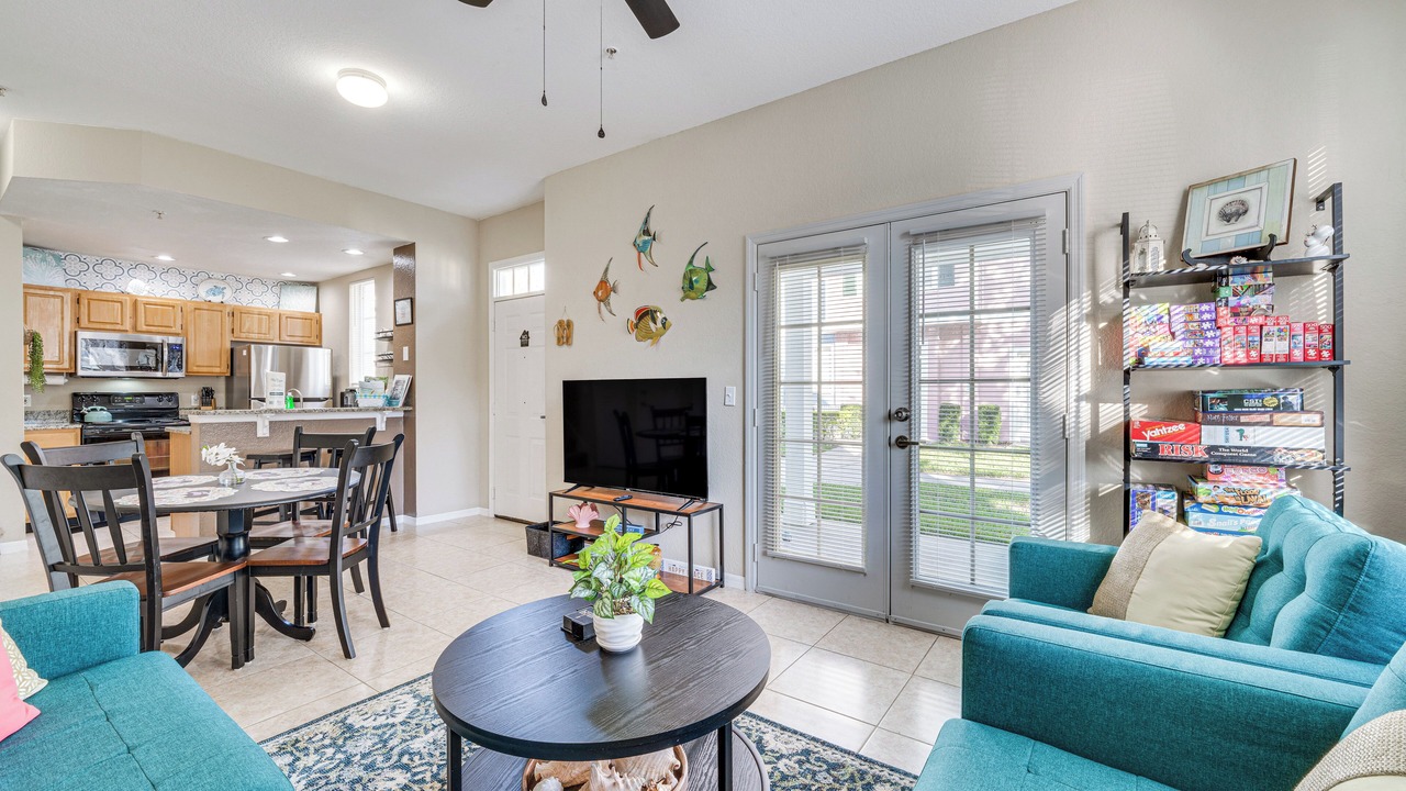 Photo of Livingroom in Venetian Bay Villages