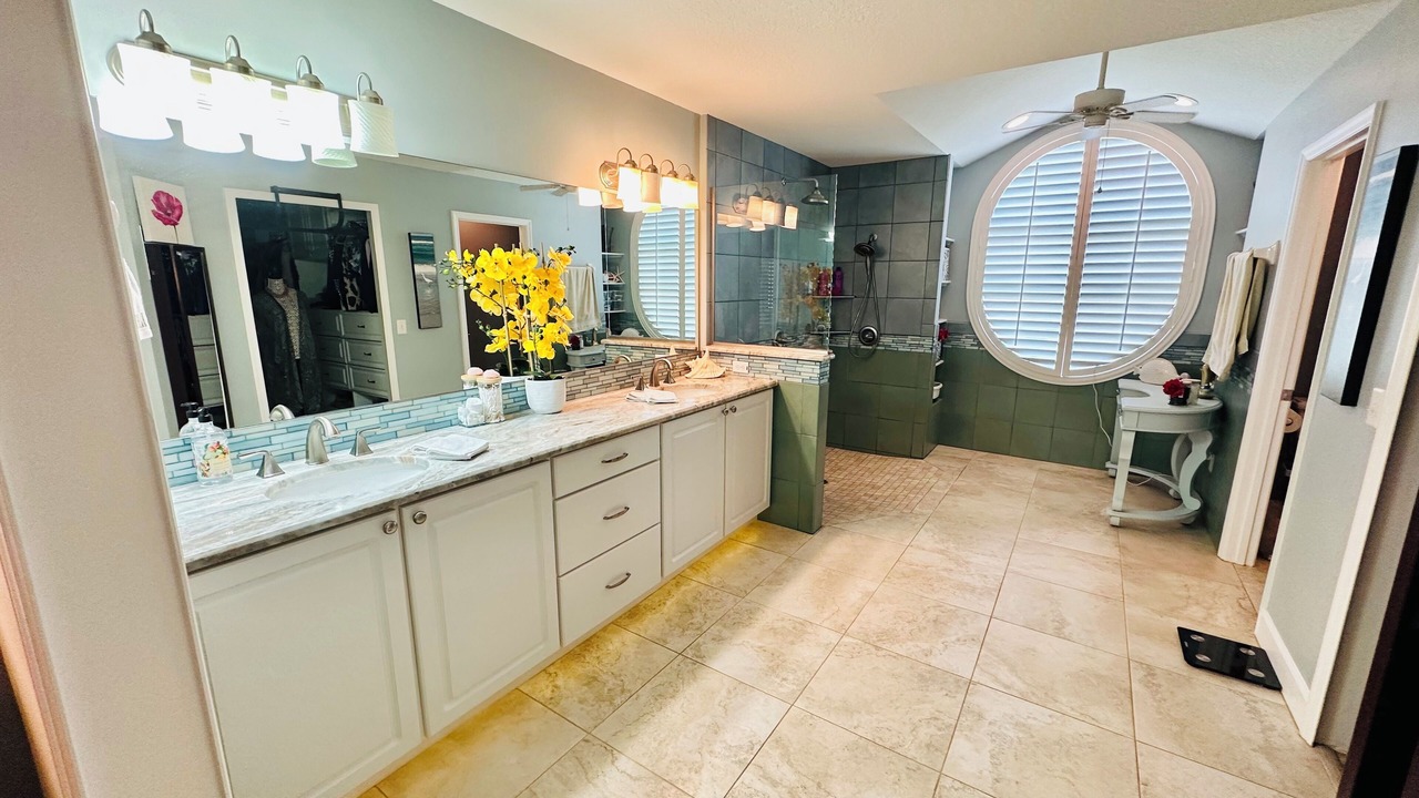 Photo of Bathroom in Samsula-Spruce Creek