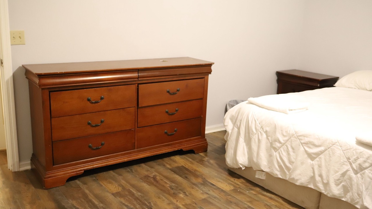 Photo of Bedroom in Greenview Shores