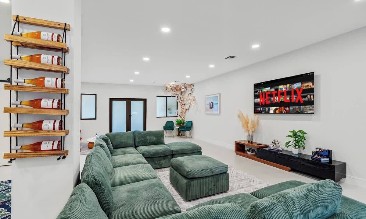 Photo of Livingroom in Golden Glades