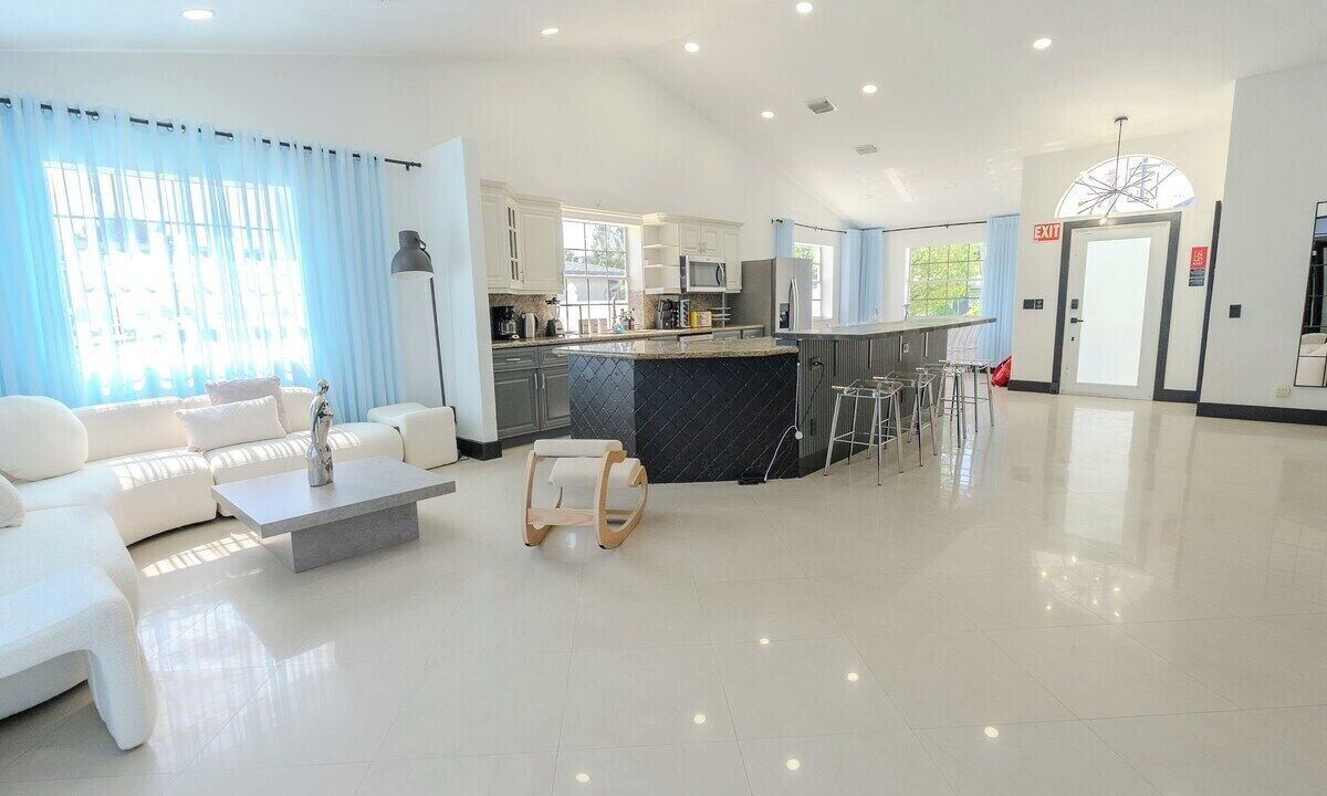 Photo of Livingroom in Edgewood
