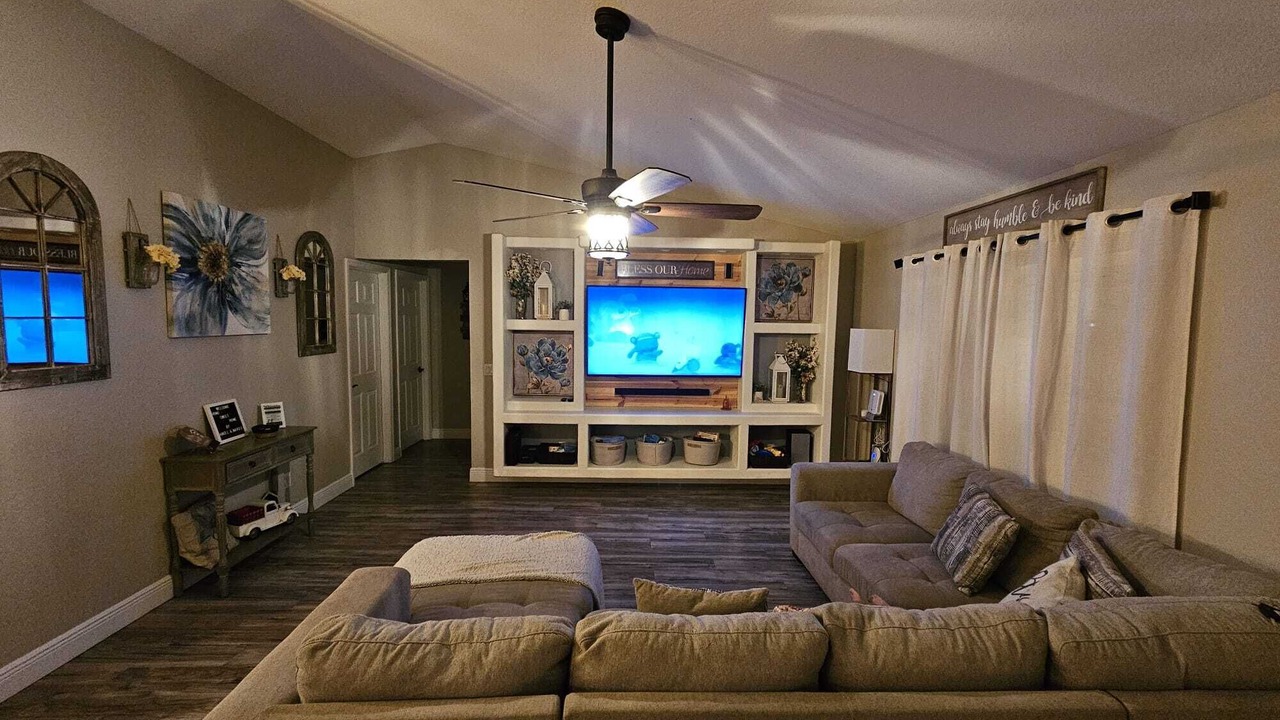 Photo of Livingroom in Candler