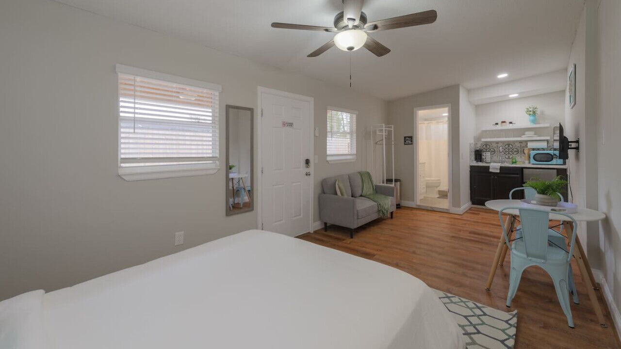 Photo of Bedroom in Azalea Park