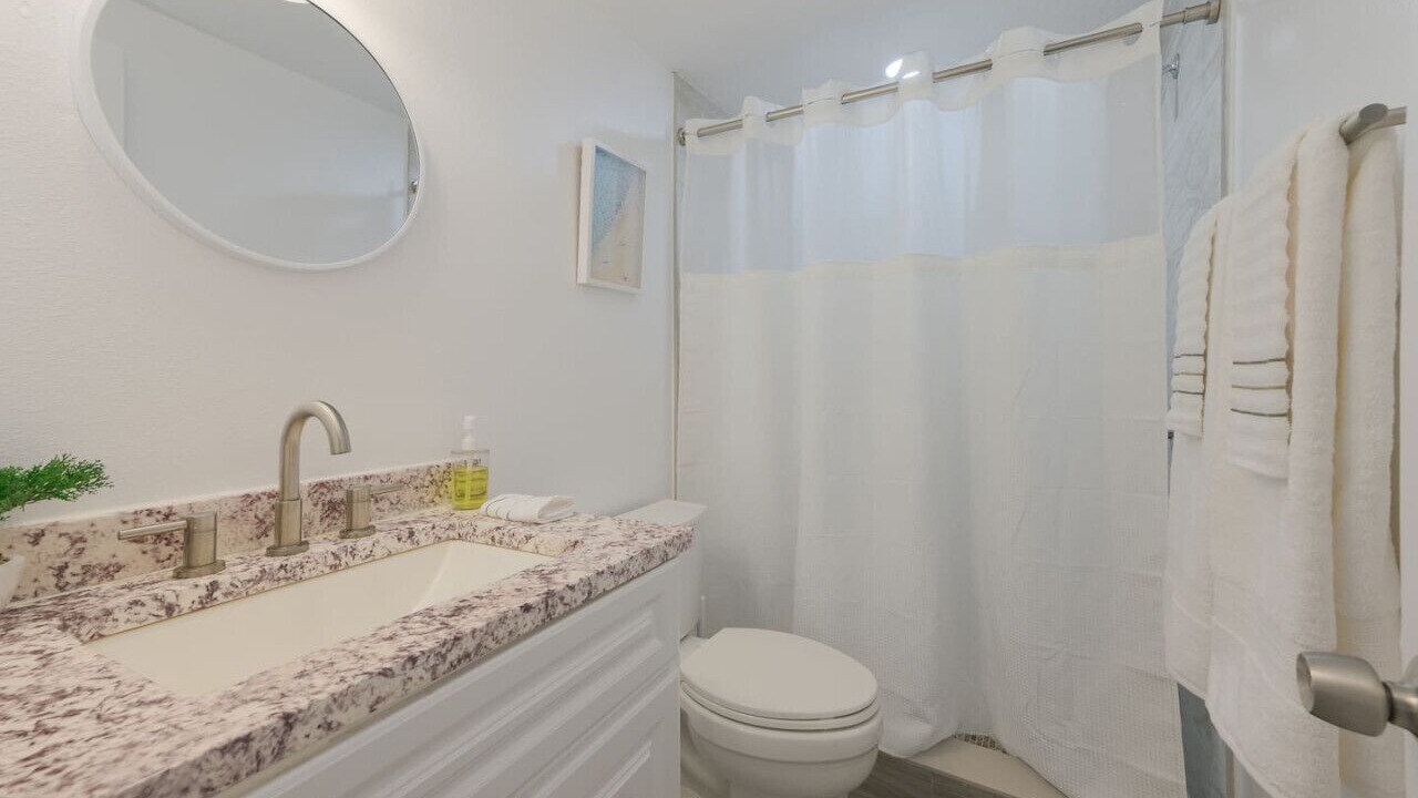 Photo of Bathroom in Azalea Park