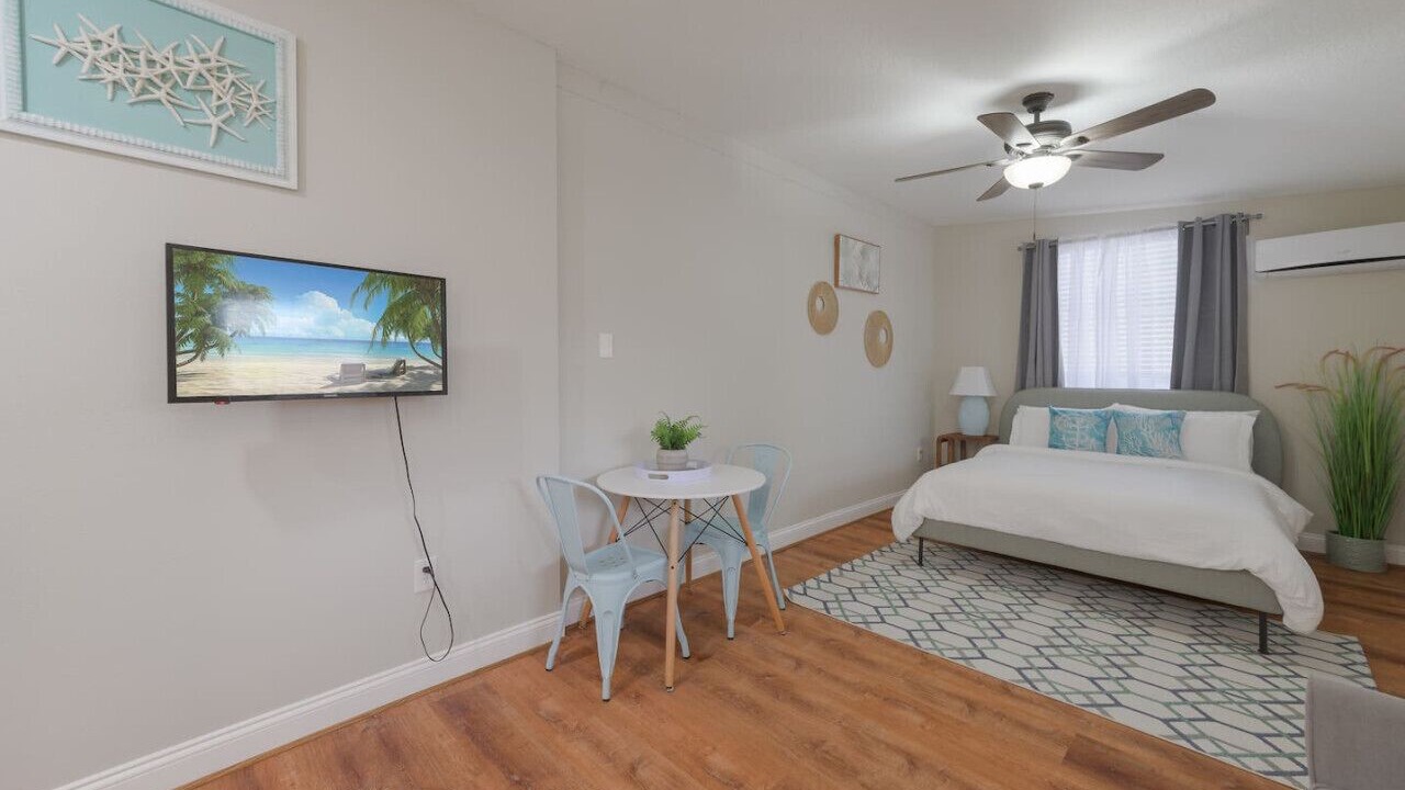 Photo of Bedroom in Azalea Park