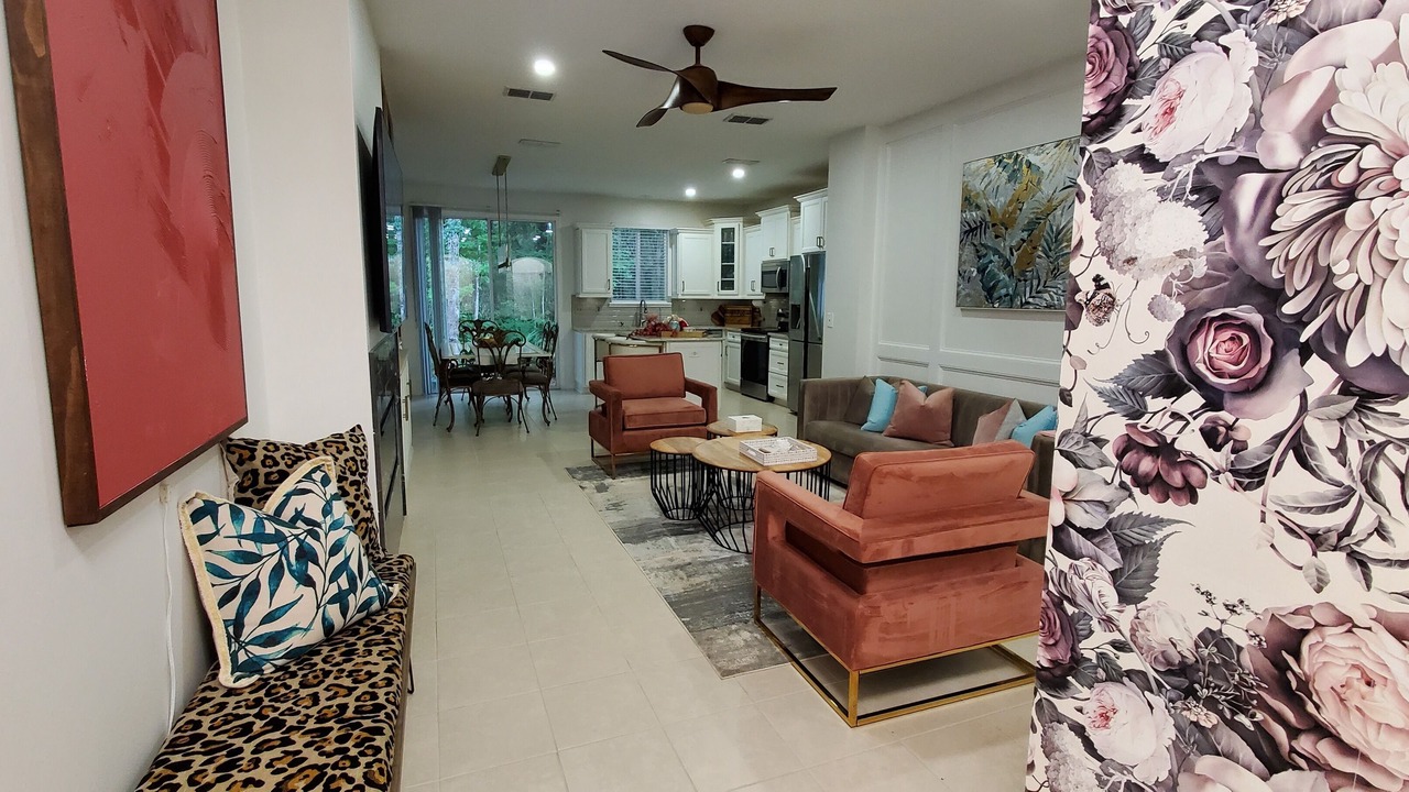 Photo of Livingroom in Northside