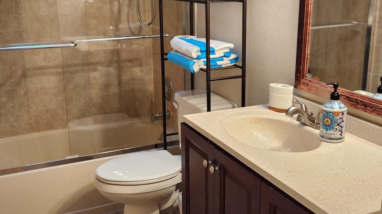 Photo of Bathroom in Azalea Park