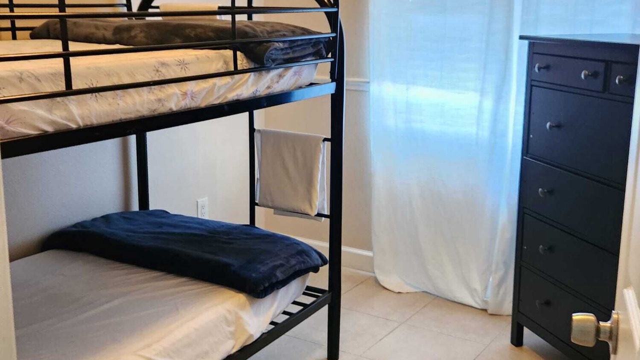 Photo of Bedroom in Azalea Park