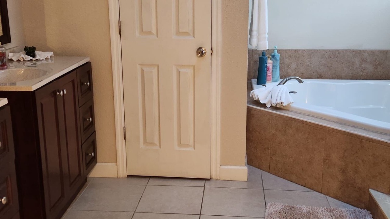 Photo of Bathroom in Azalea Park