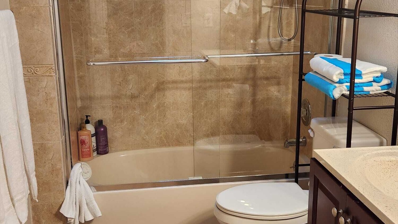 Photo of Bathroom in Azalea Park