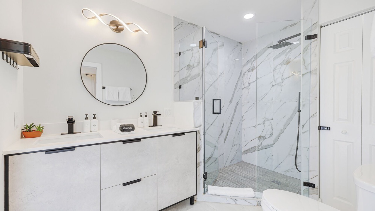 Photo of Bathroom in Poinsettia Heights