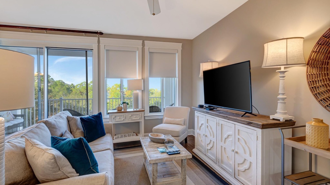 Photo of Livingroom in Baytowne Wharf