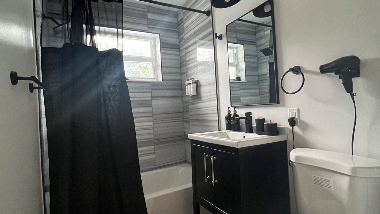 Photo of Bathroom in Flamingo Parks