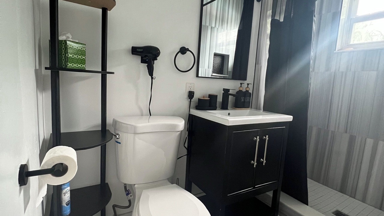Photo of Bathroom in Flamingo Parks