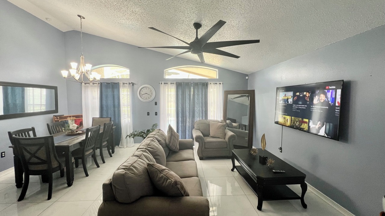 Photo of Livingroom in Westbury