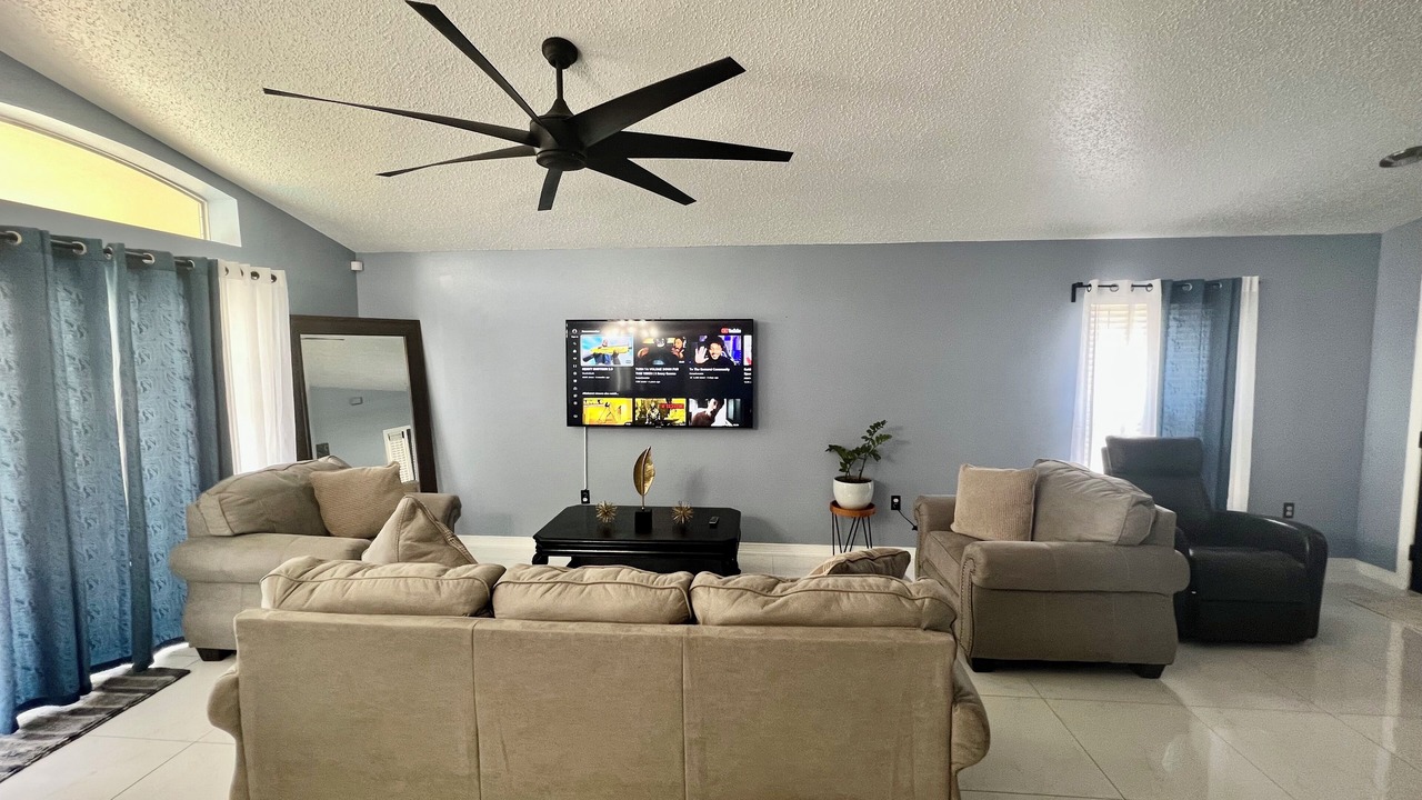 Photo of Livingroom in Westbury