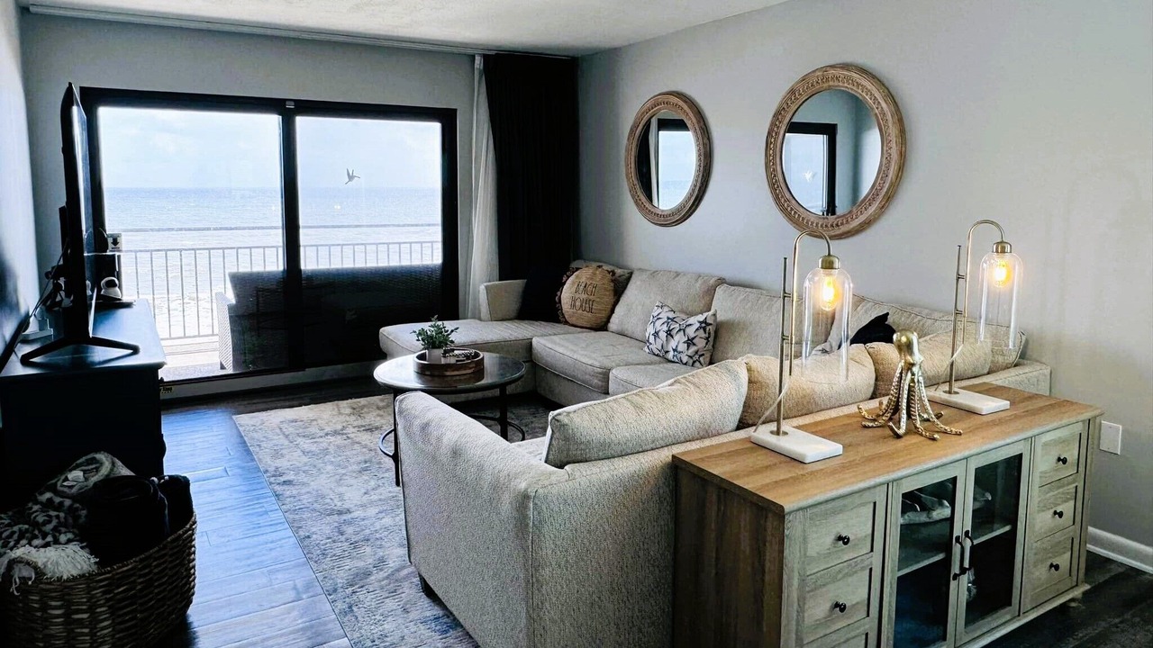 Photo of Livingroom in Seawinds Condo