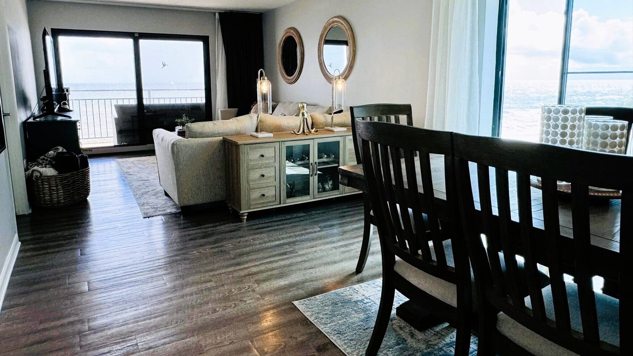 Photo of Livingroom in Seawinds Condo