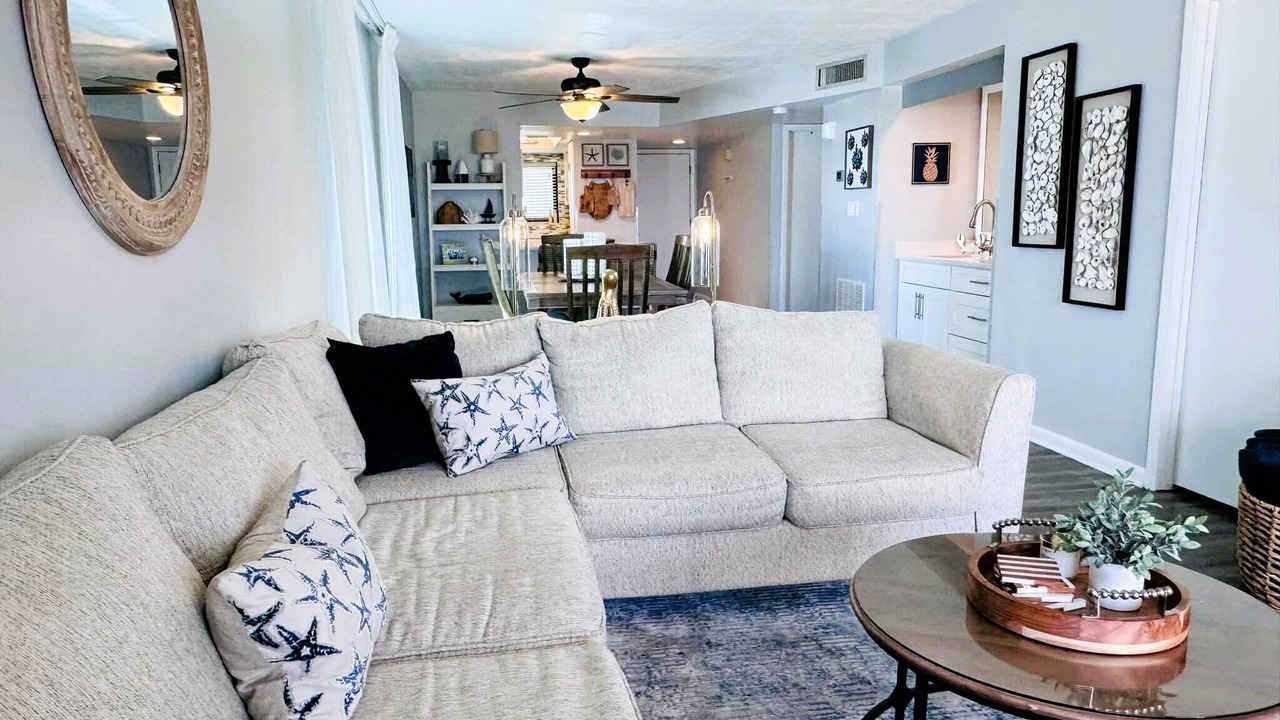 Photo of Livingroom in Seawinds Condo