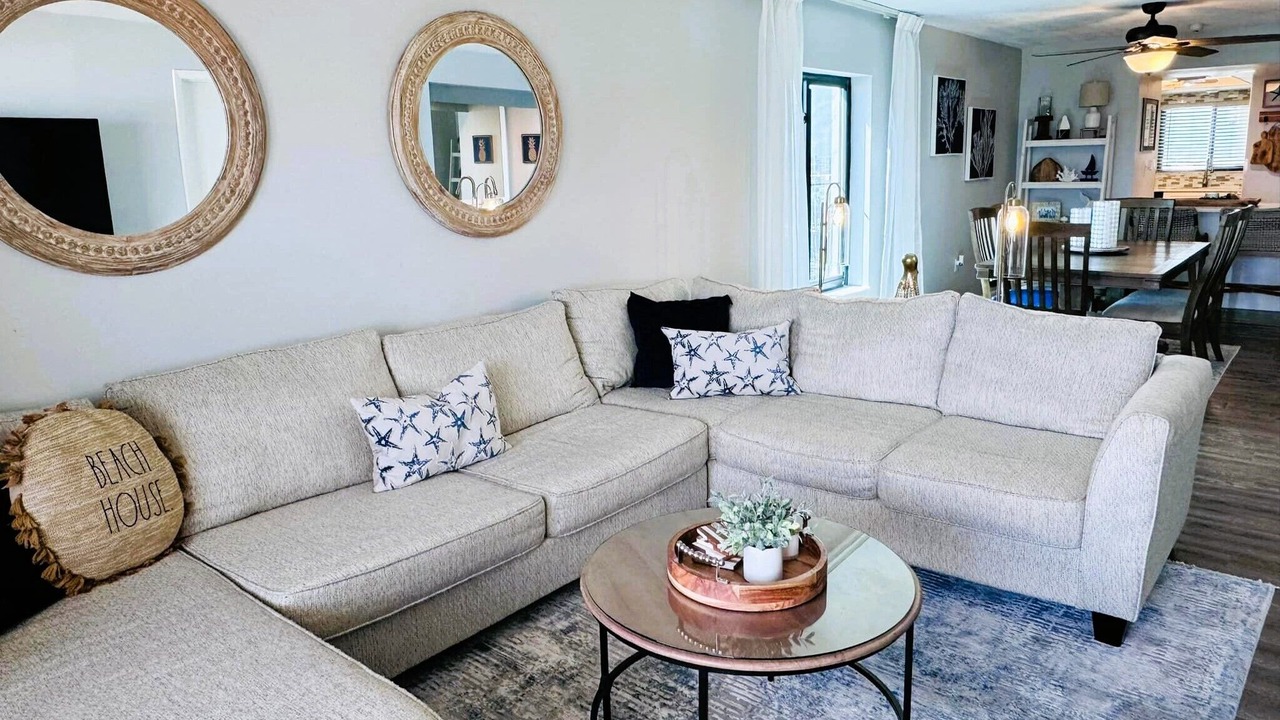 Photo of Livingroom in Seawinds Condo