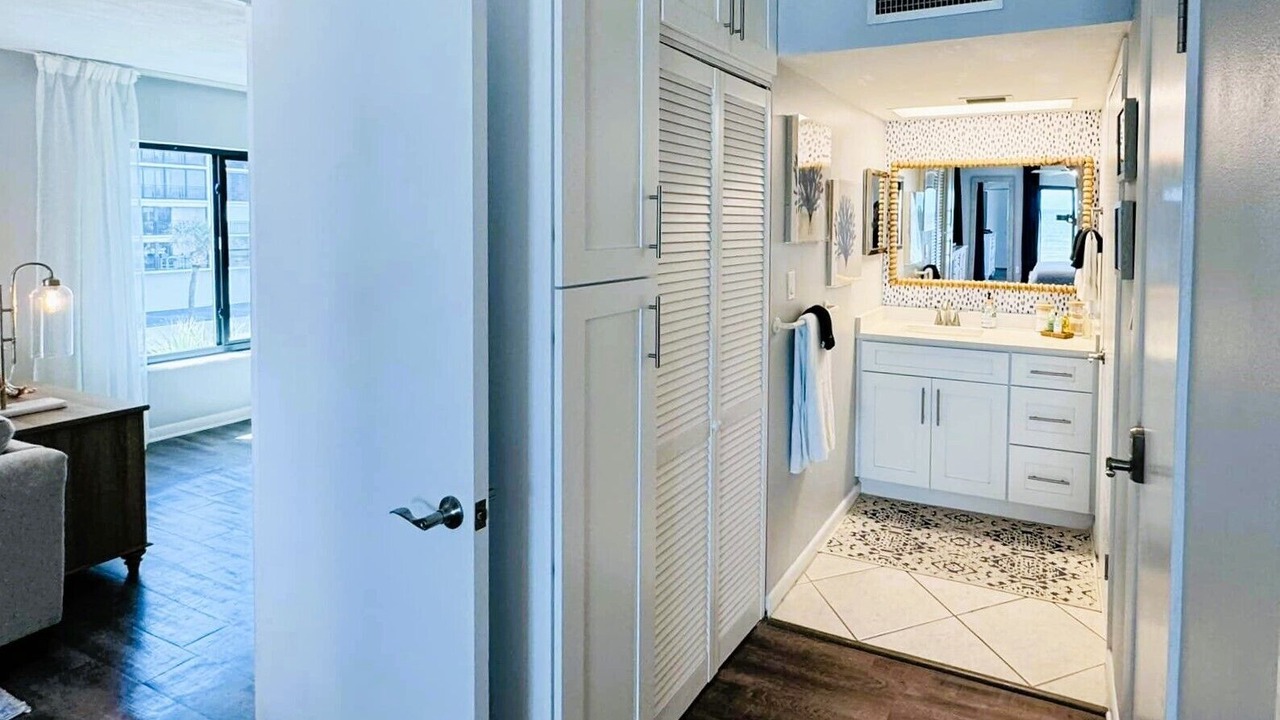 Photo of Bathroom in Seawinds Condo