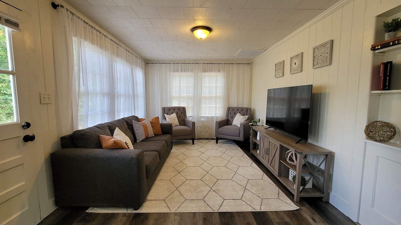 Photo of Livingroom in Enterprise