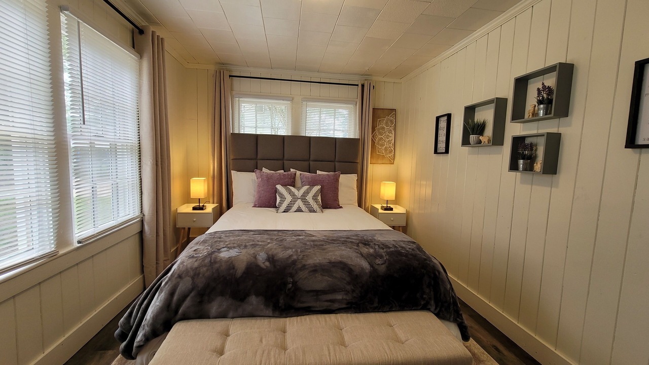 Photo of Bedroom in Enterprise
