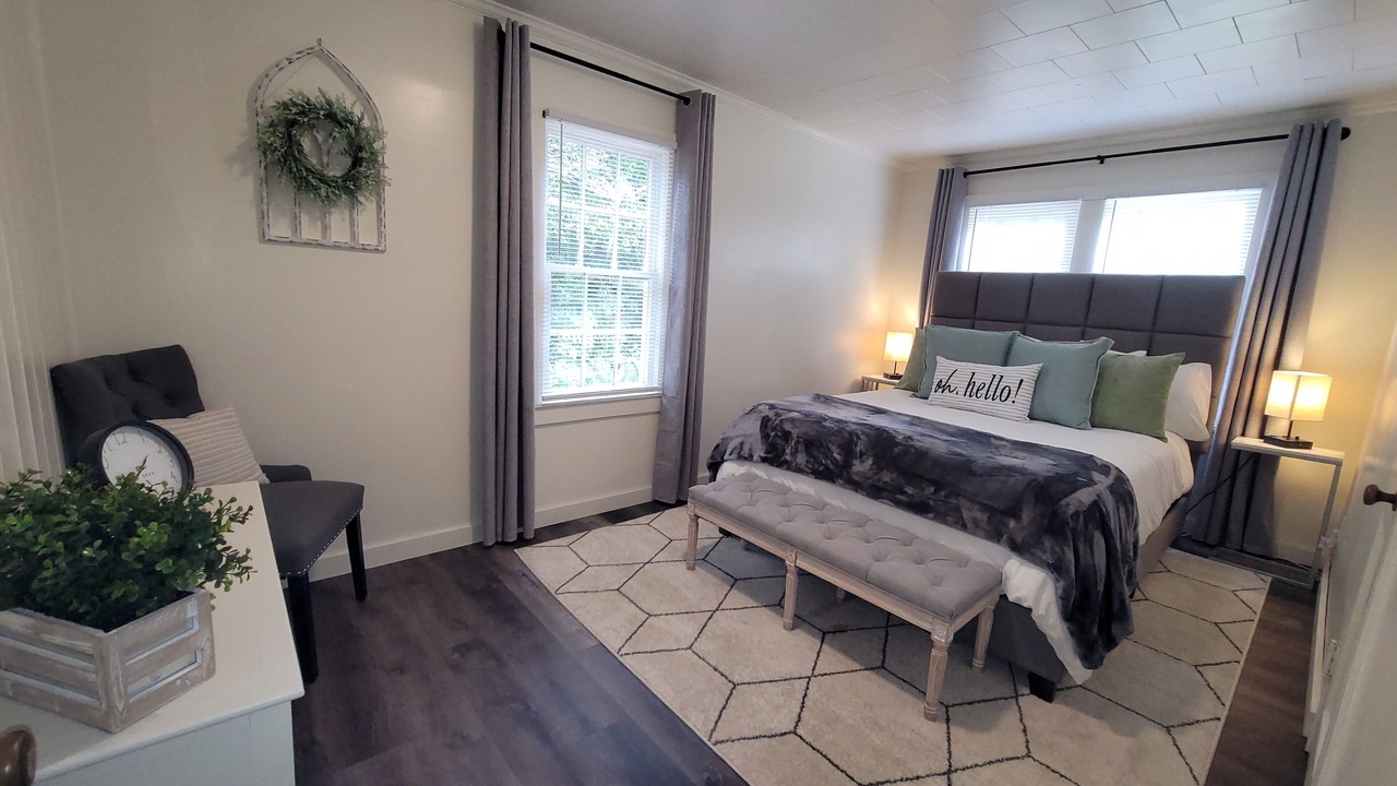 Photo of Bedroom in Enterprise
