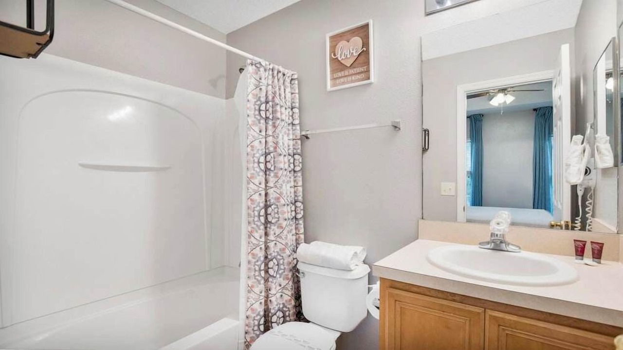 Photo of Bathroom in Crestwynd Bay