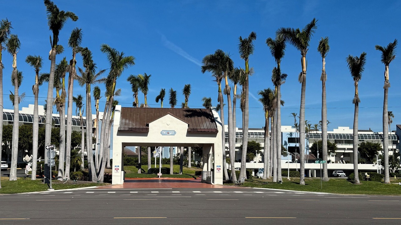 Photo of Others in Bayway Isles