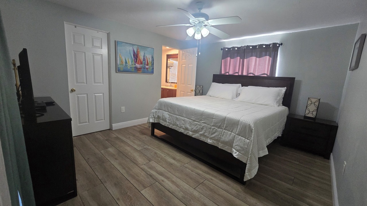 Photo of Bedroom in Gulf Gate Estates