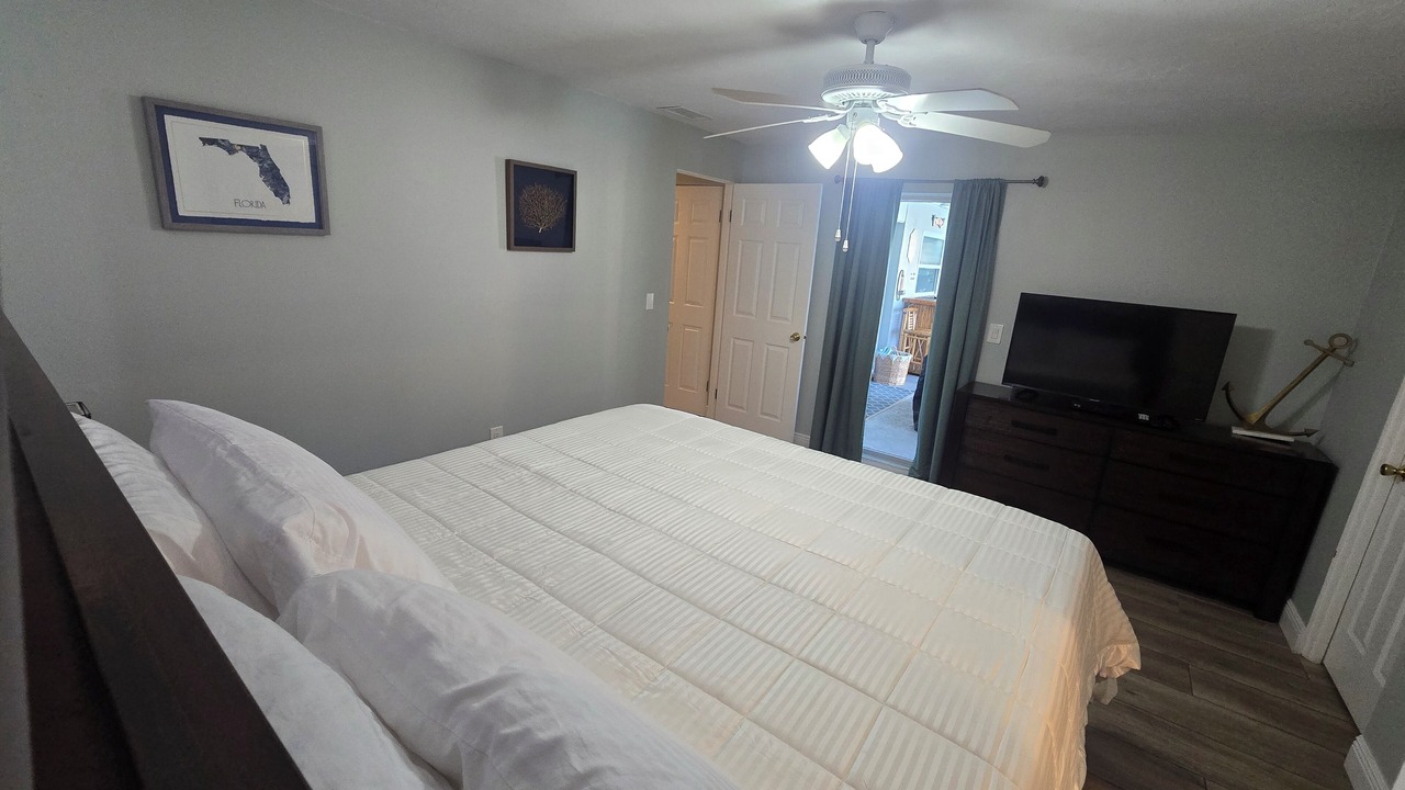 Photo of Bedroom in Gulf Gate Estates